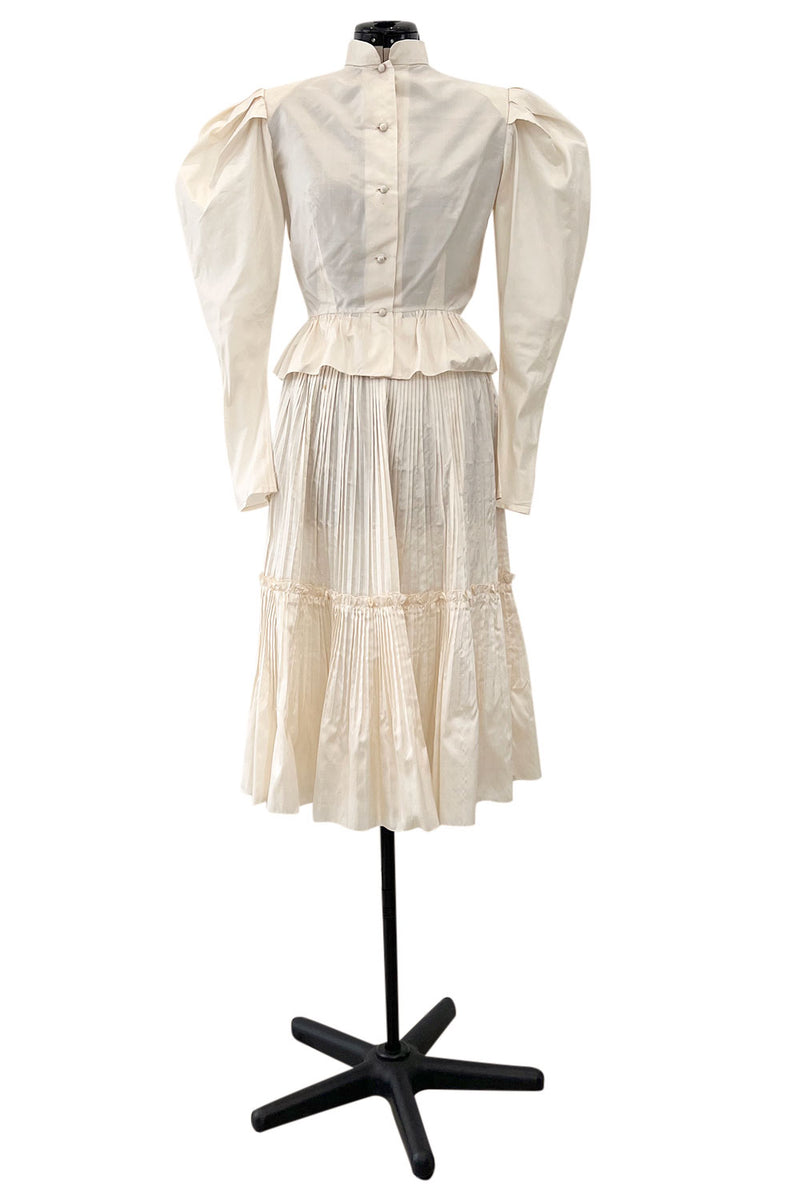 Gorgoeus Early 1980s Vicky Tiel Ivory Silk Pouf Shoulder Button Top & Pleated Skirt Set