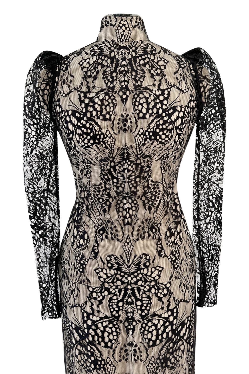 alexander mcqueen by sarah burton black and gold dress A Guide to Sarah Burton's Best Alexander McQueen Celebrity Looks