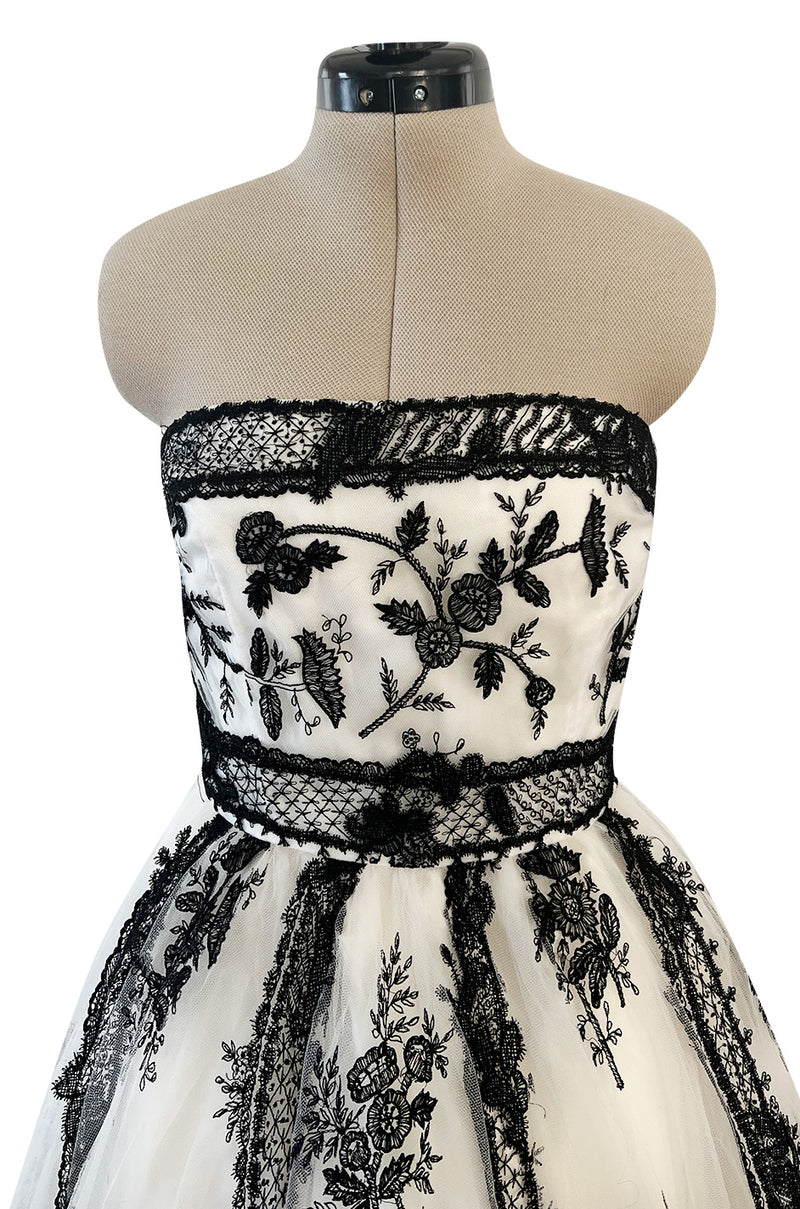 Magnificent Spring 2003 Oscar de la Renta Runway Look 59 White Net & Black Embroidery Dress