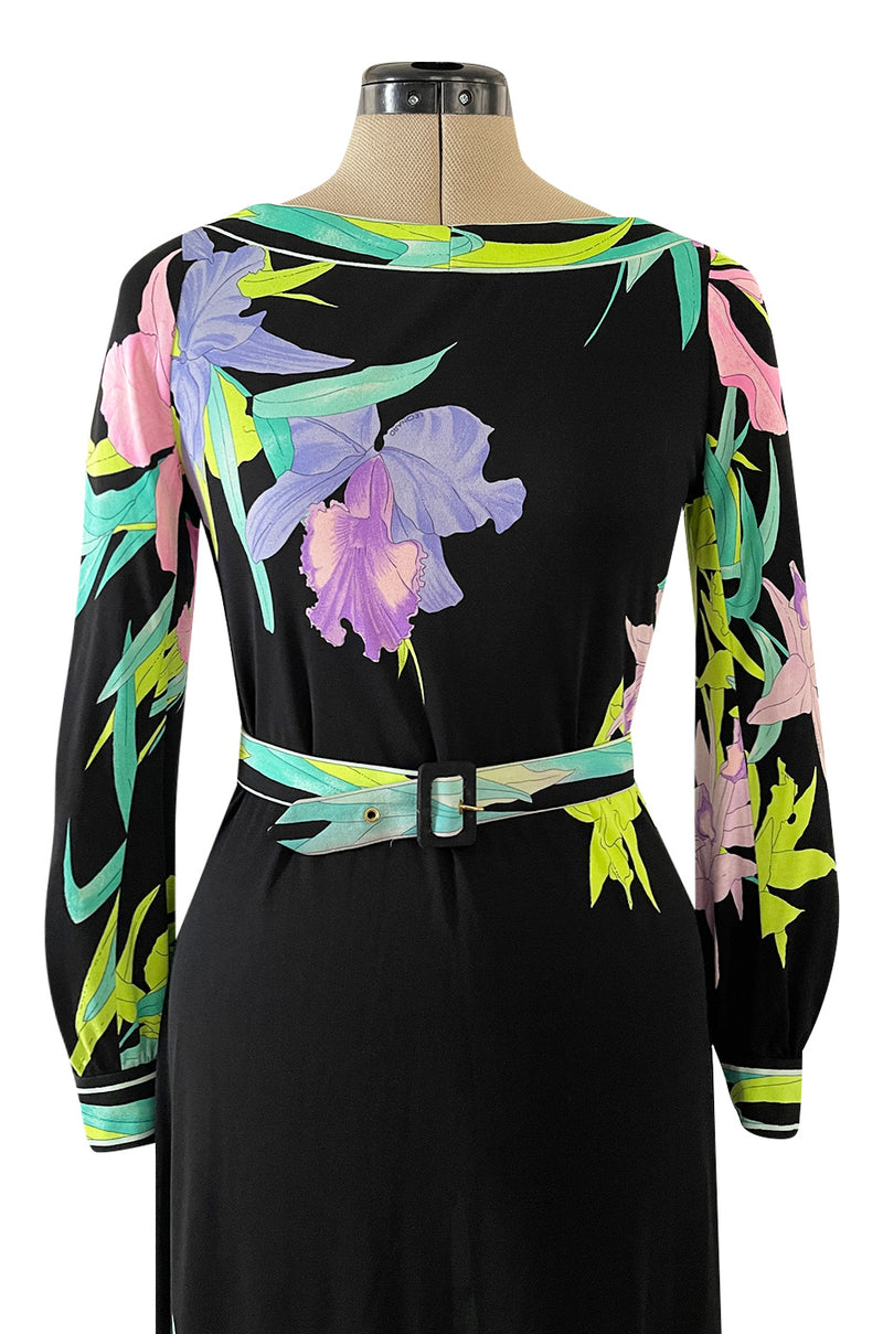 Gorgeous 1970s Leonard Printed Silk Jersey Pretty Floral Print Black Dress w Original Belt