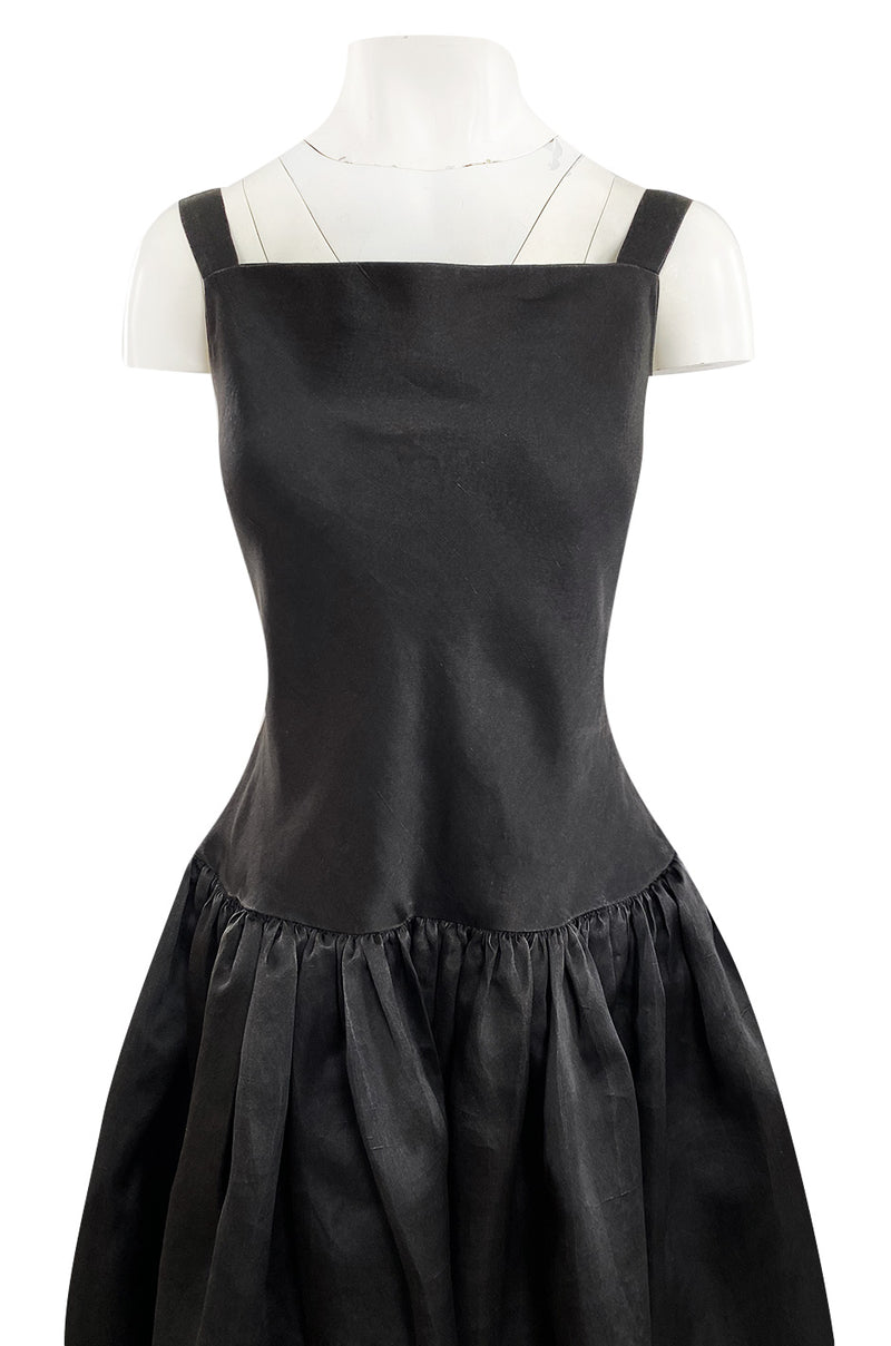 1980s Oscar De La Renta Black Silk Taffeta Dropped Waist Full Skirt Dr Shrimpton Couture 1980s Oscar De La Renta Black Silk Taffeta Dropped Waist Full Skirt Dr Shrimpton Couture