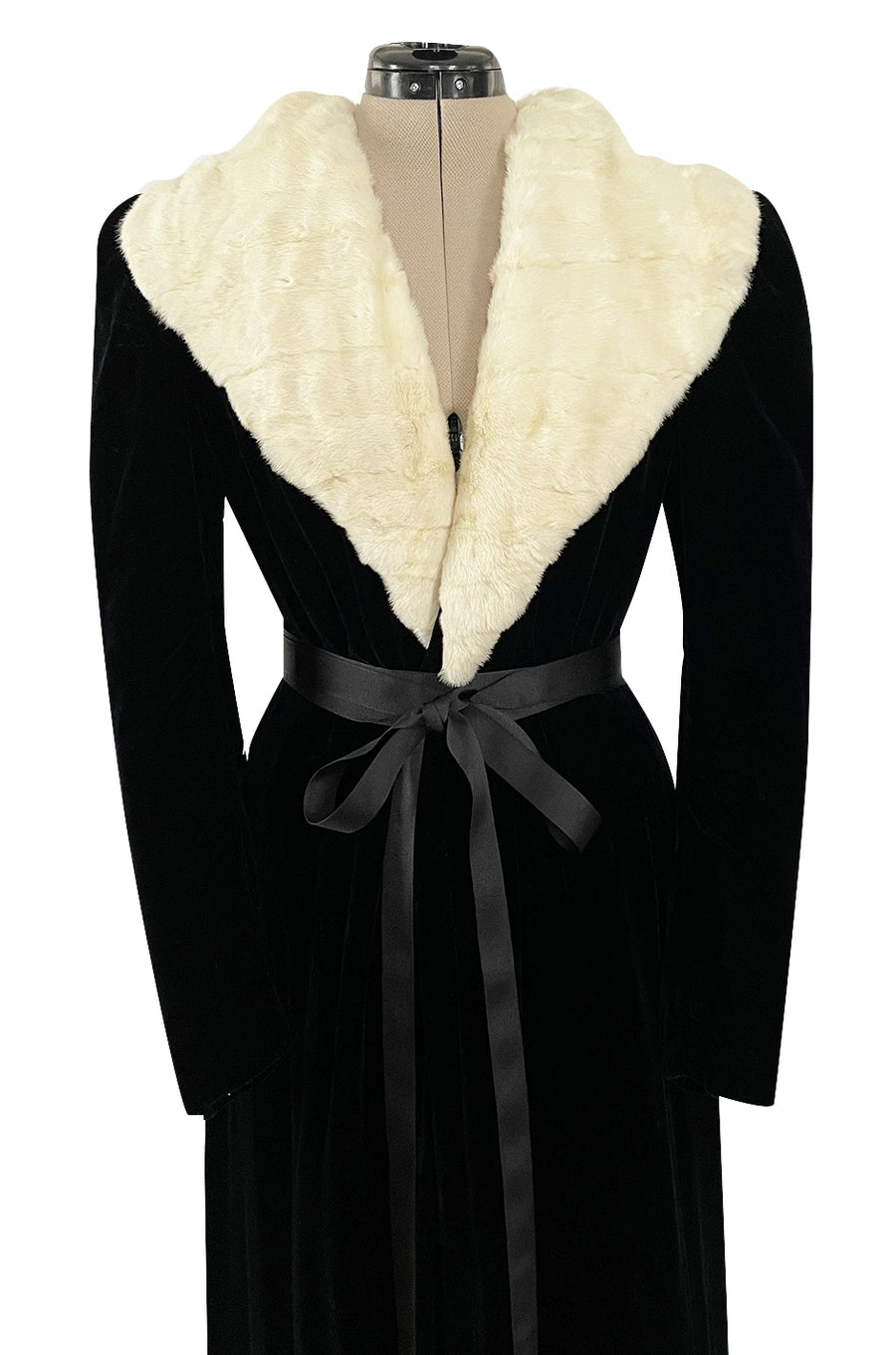 Exceptional 1920s I Magnin Inky Black Velvet Coat w