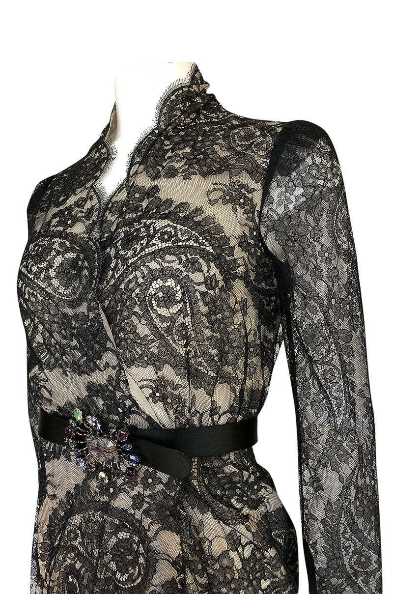 Fall 2010 Alexander McQueen Black Scalloped Lace Wrap Dress