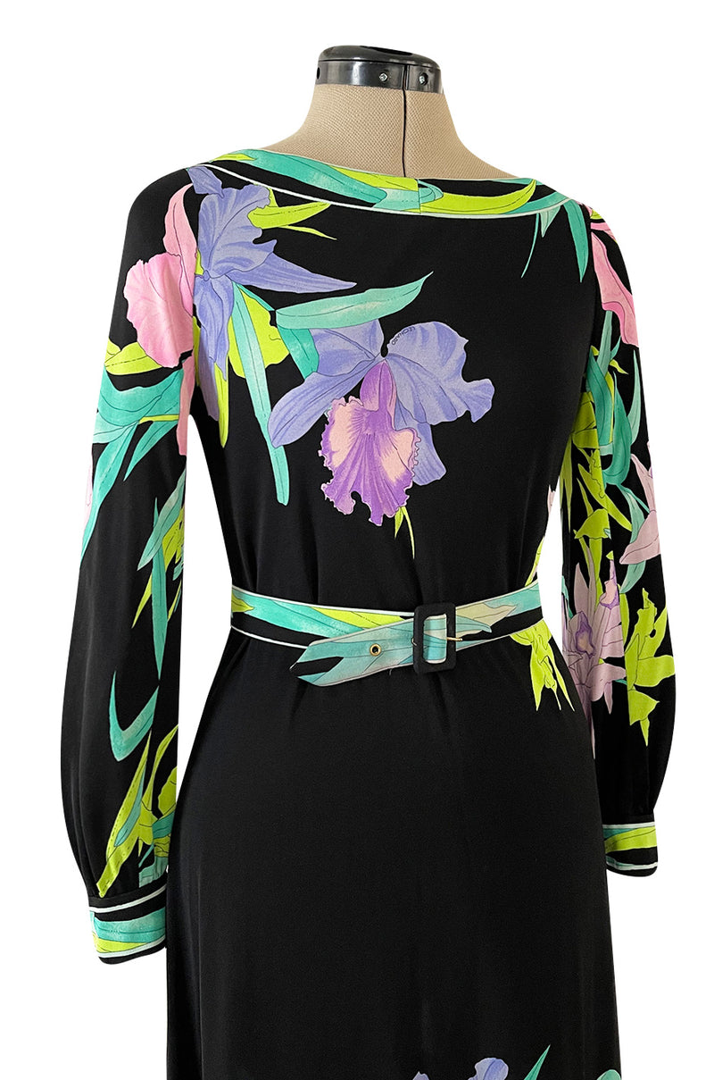 Gorgeous 1970s Leonard Printed Silk Jersey Pretty Floral Print Black Dress w Original Belt