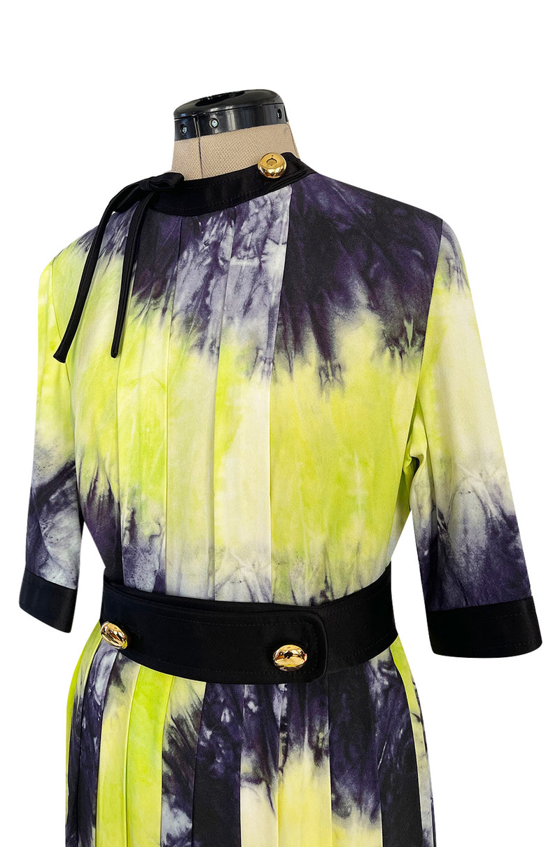 Gorgeous Spring 2019 Prada Look 41 Runway Neon Green & Navy Tie Dye Dress