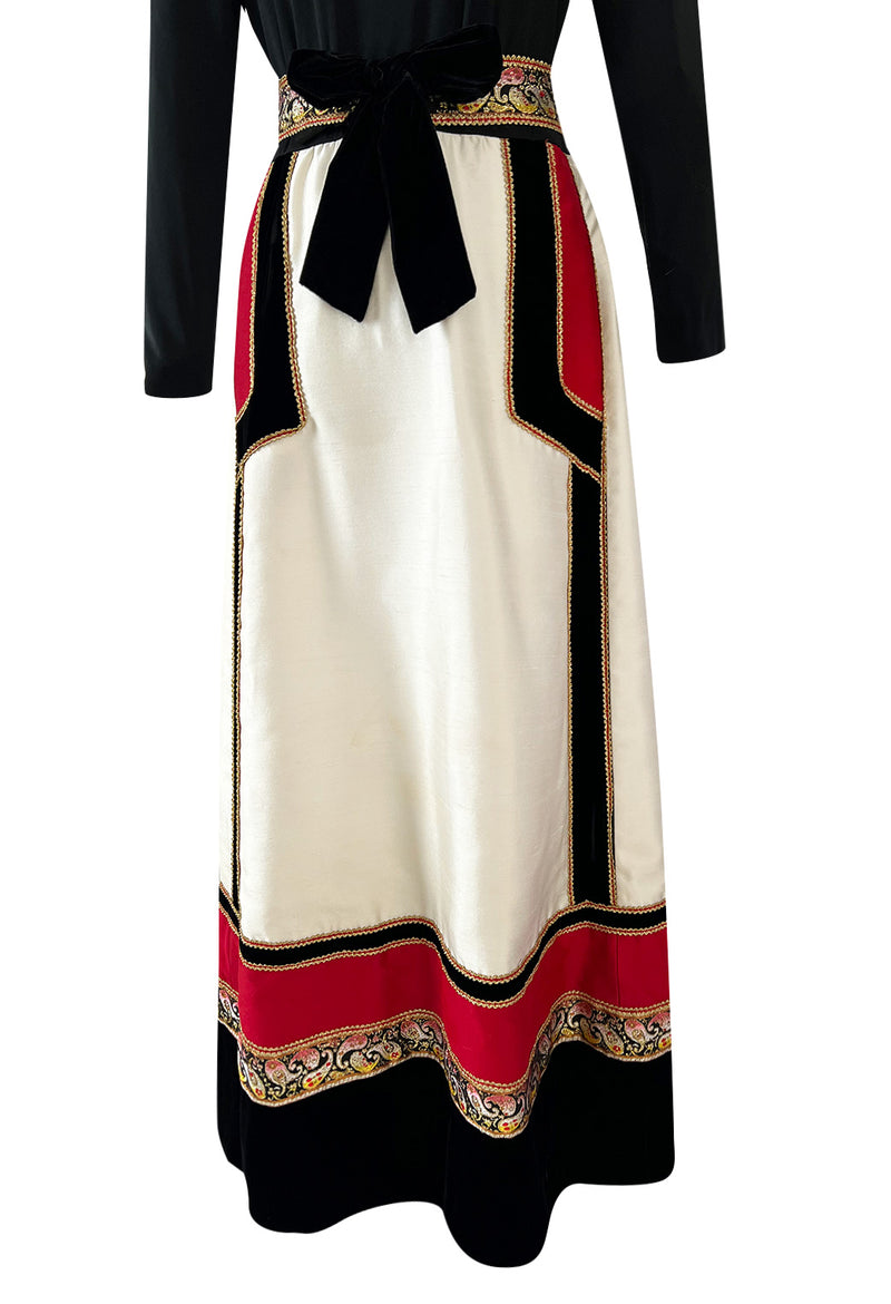 Folkart Feeling 1970s Kent Originals Rick Rack & gold Metallic Detail Applique Dress