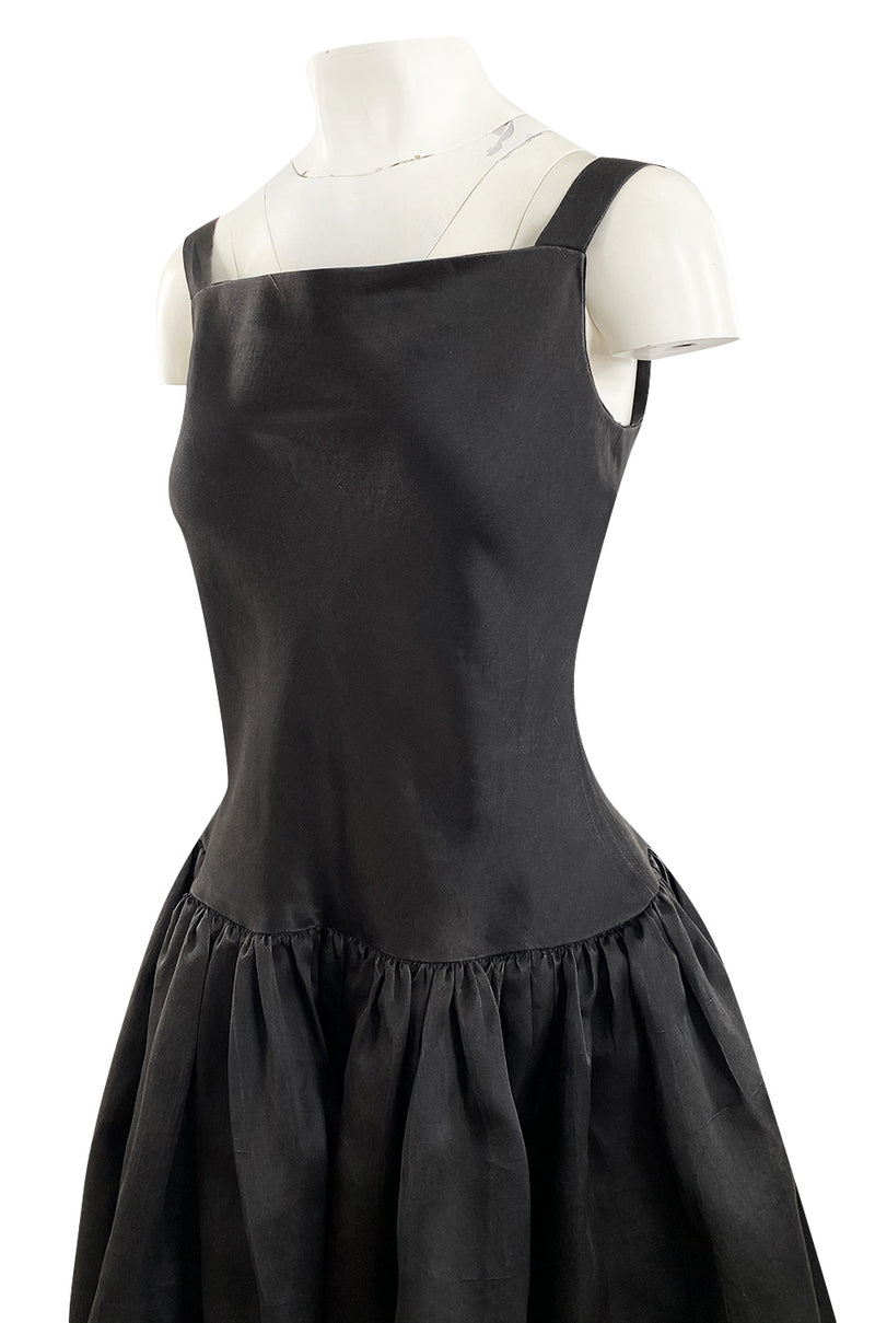 1980s Oscar De La Renta Black Silk Taffeta Dropped Waist Full Skirt Dr Shrimpton Couture 1980s Oscar De La Renta Black Silk Taffeta Dropped Waist Full Skirt Dr Shrimpton Couture