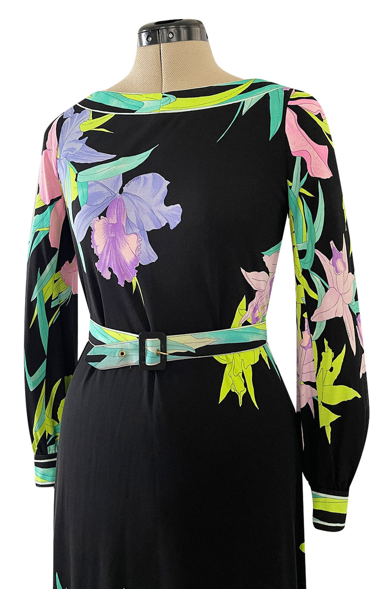 Gorgeous 1970s Leonard Printed Silk Jersey Pretty Floral Print Black Dress w Original Belt