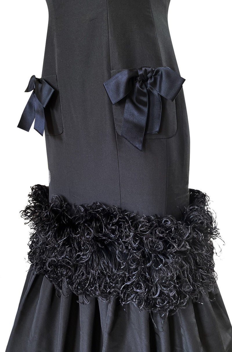 Fall 2004 Oscar de la Renta Runway Feather & Black Silk Hourglass Dress