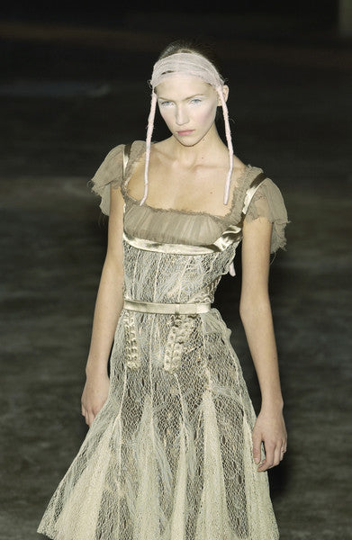 Fall 2002 Alexander McQueen 'Supercalifragilistic-Expialidocious' Runw ...