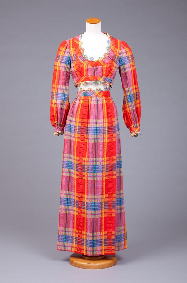 1972 Donald Brooks Textured Cotton Plaid Print Dress w Embroidered Flower Trim