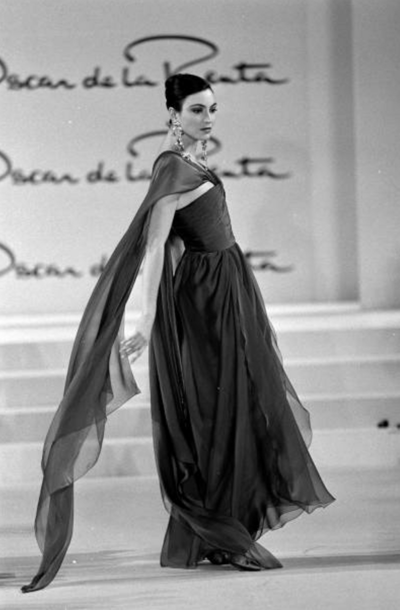 Early 1990s Oscar de la Renta Deep Teal Blue Silk Chiffon Custom Made – Shrimpton Couture Early 1990s Oscar de la Renta Deep Teal Blue Silk Chiffon Custom Made – Shrimpton Couture