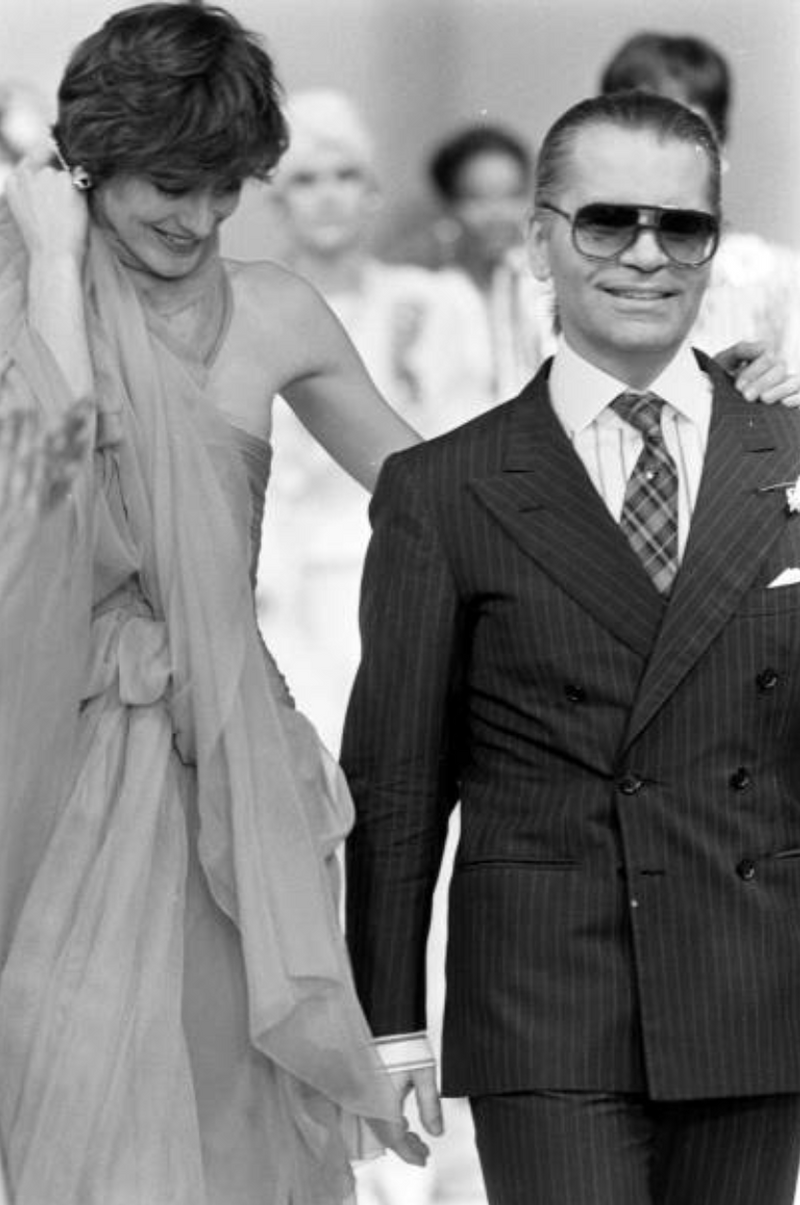Documented Fall 2001 Chanel by Karl Lagerfeld Runway Black & White Sil – Shrimpton  Couture
