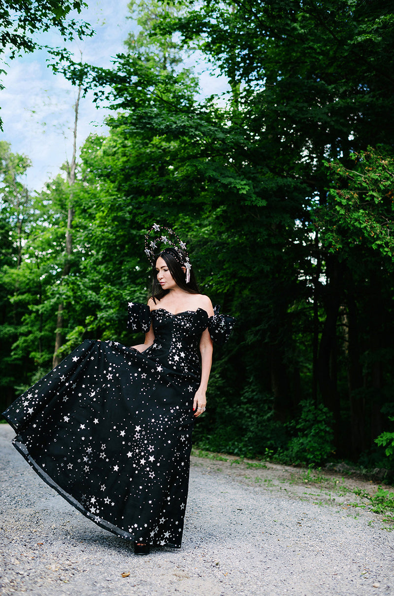 21 Black Wedding Dresses for Couples Who Want to be Different - hitched.co. uk - hitched.co.uk