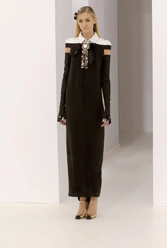 Superb Fall 2006 Chanel by Karl Lagerfeld Haute Couture Black Runway Dress w Shoulder Detailing